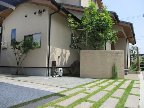 玄関周りのお庭事例の写真2